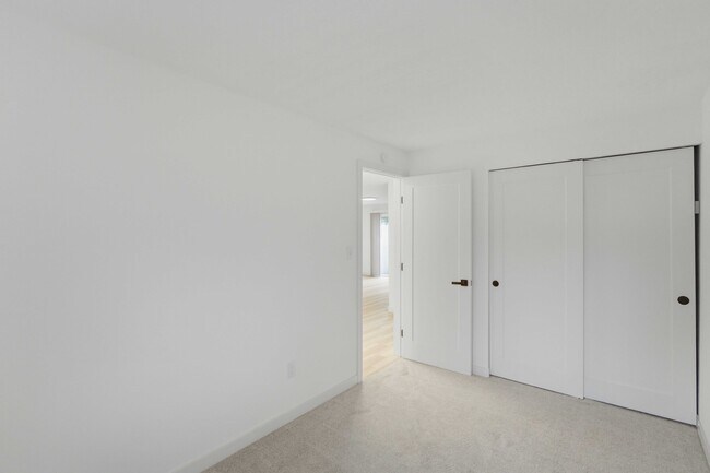 Building Photo - 10423 12th Ave Ct S