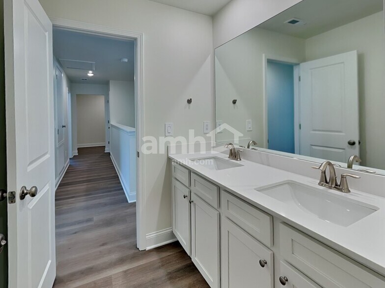 Building Photo - 3317 Emzy Dr