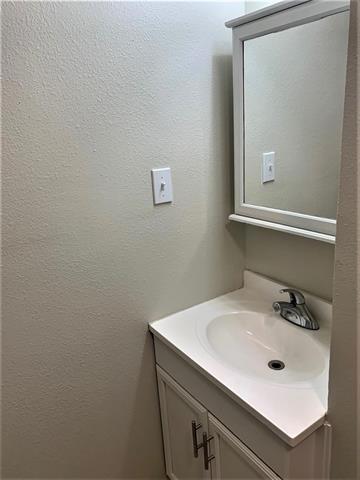 Building Photo - 11991 Maple St