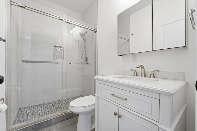 Building Photo - 5103 Meadowview Ave