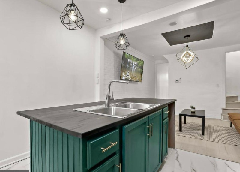 Building Photo - 2002 E Preston St