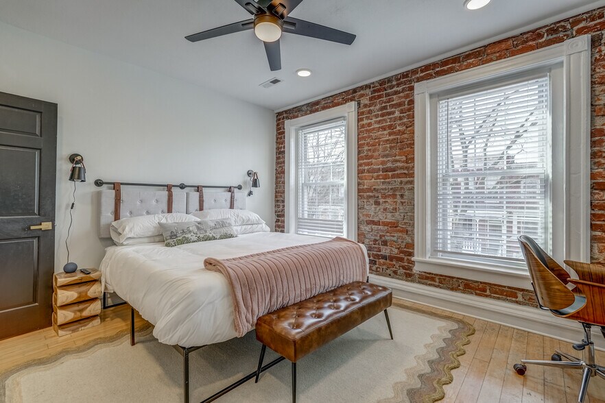 Building Photo - 140 W Clay St