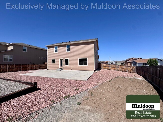 Building Photo - Spacious 5 Bedroom, 3.5 Bath Home with 3-Car Garage, and Pet-Friendly Living in 80925!