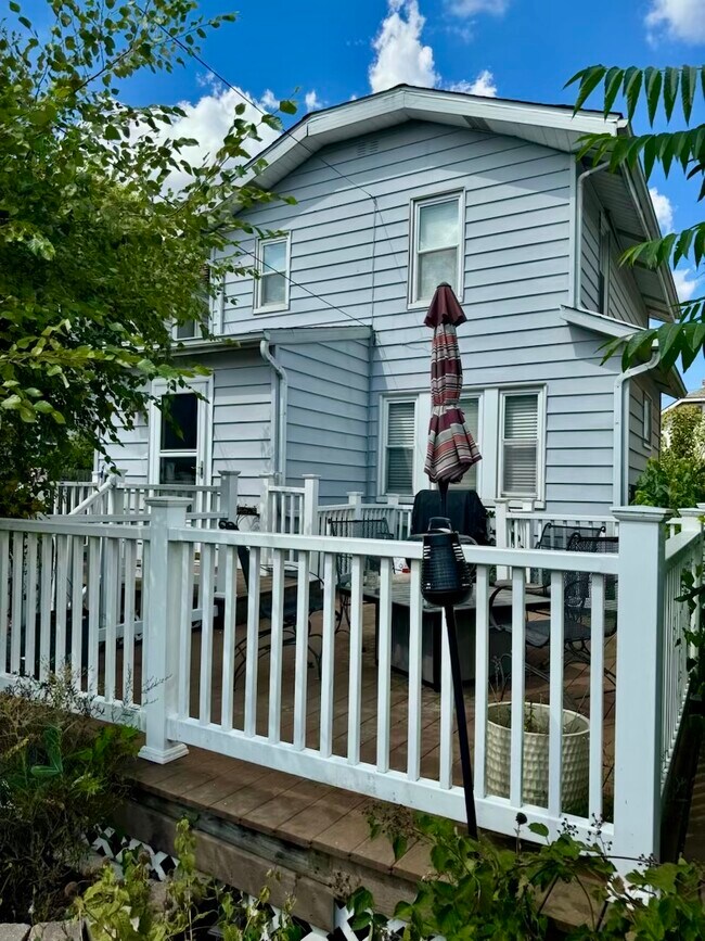 Building Photo - 265 E Markison Ave