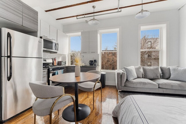 Building Photo - 716 Madison St