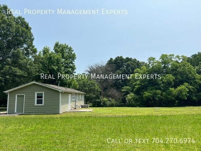 Building Photo - 1239 Log Cabin Rd