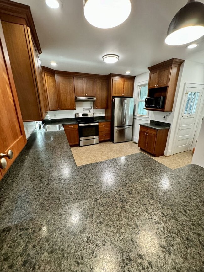 Building Photo - OAKLETTE