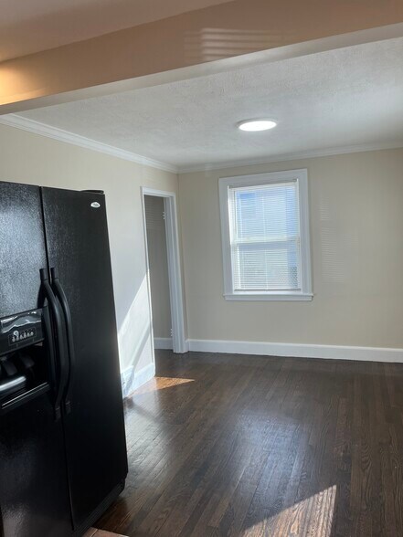 Building Photo - 42 Meadowbank Ave