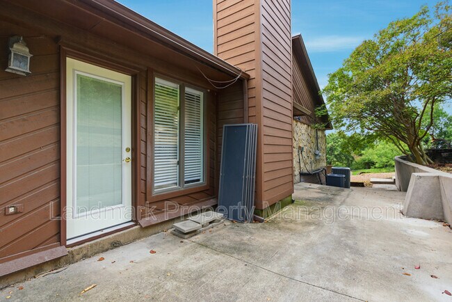 Building Photo - 317 Chandler Lake Ct