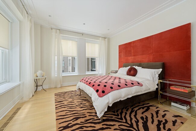 Building Photo - 159 E Walton Plz