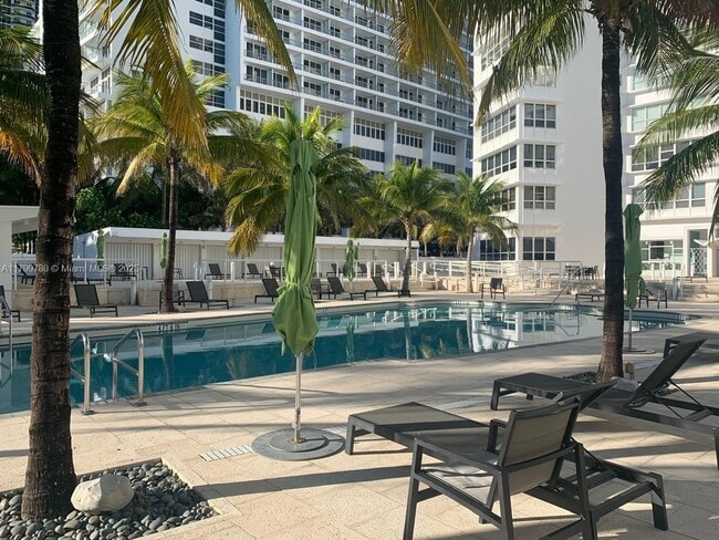 Building Photo - 4925 Collins Ave