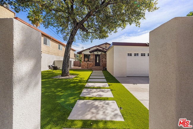 Building Photo - 238 Thorne St