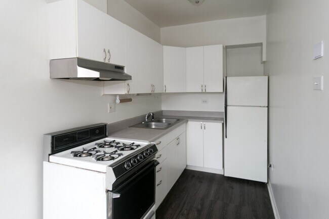 Building Photo - 5516 N Kenmore Ave