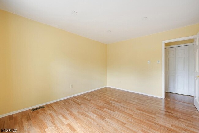 Building Photo - 44 Whitby Cir