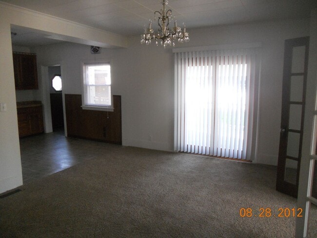 Building Photo - 417 Crooks Ave