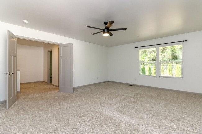 Building Photo - Beautiful upgraded 4 bedroom DuPont home with AC and sprinkler system