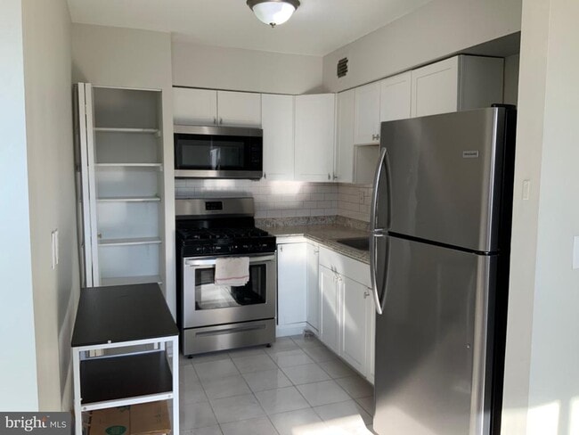 Building Photo - 4410 Oglethorpe St