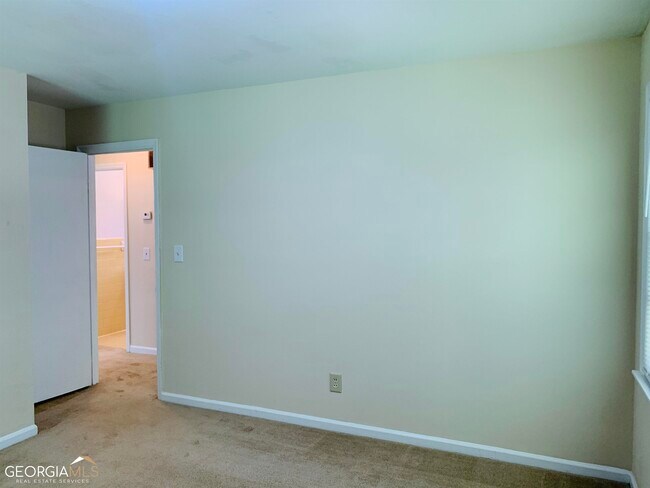 Building Photo - 25 Martin St