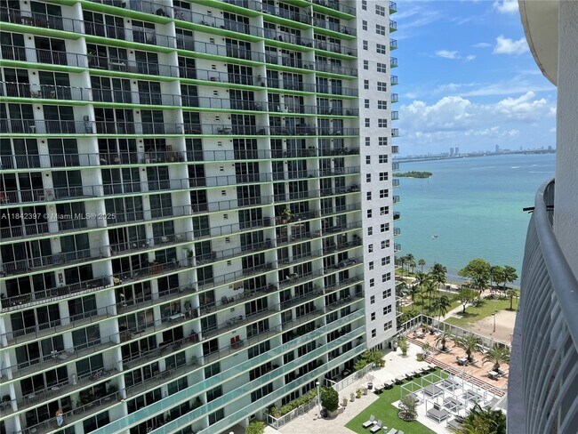 Building Photo - 1750 N Bayshore Dr