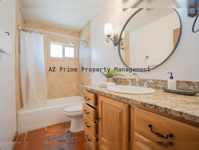 Building Photo - 2429 E Dahlia Dr