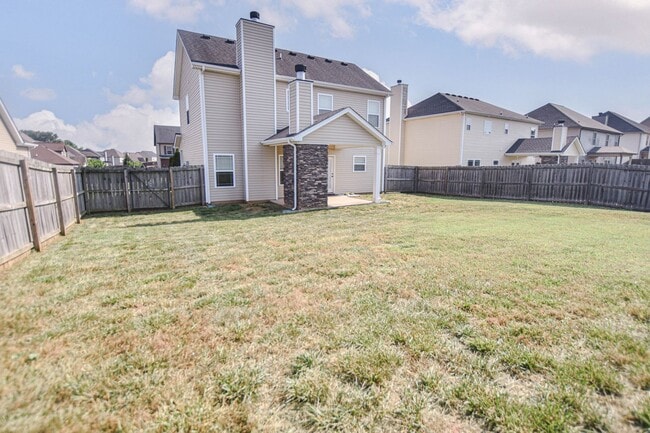 Building Photo - Pet Friendly Three Bedroom!