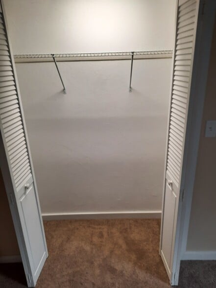 bedroom closet 6 ft long - 86 Forest St