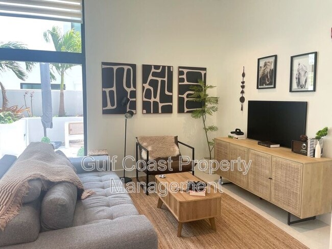 Building Photo - Zahrada 2- An enclave in Downtown Sarasota