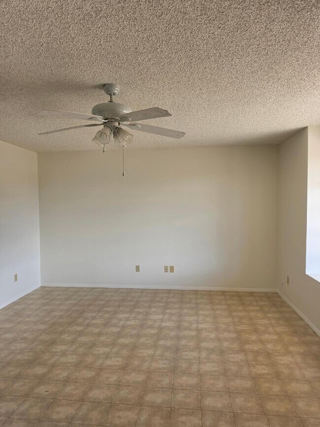 Building Photo - 1458 N Acacia Rd