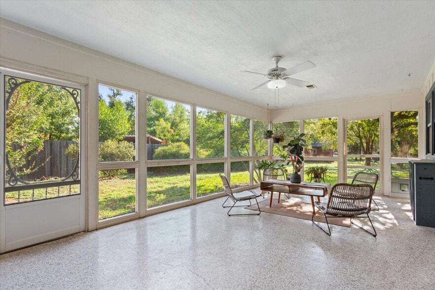 Building Photo - 12205 Midland Walk