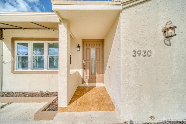 Building Photo - 3930 SW 68th Ave