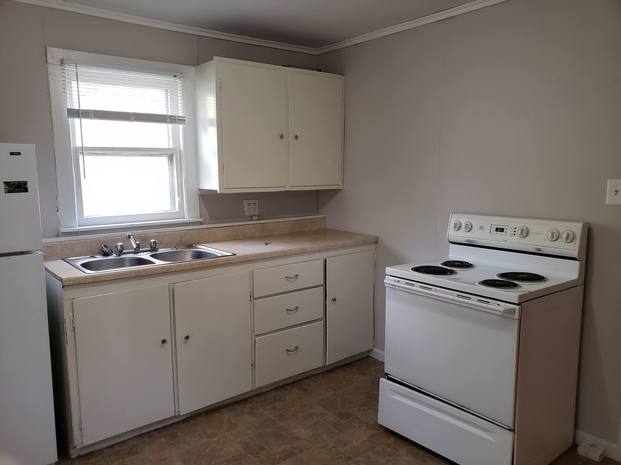 Building Photo - 420 W Hickory St