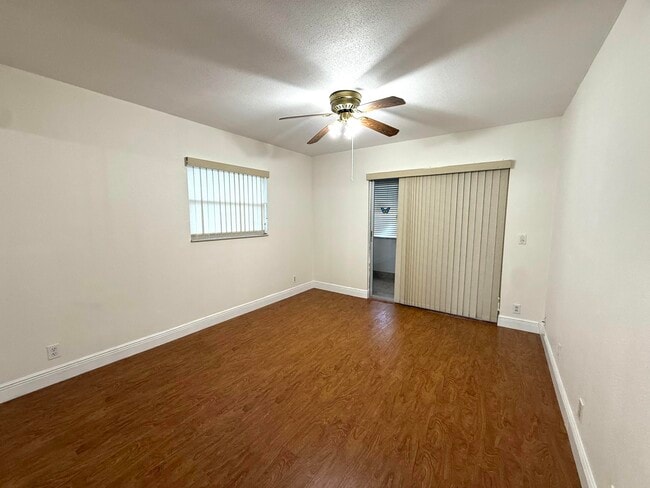 Building Photo - 569 Monaco Way