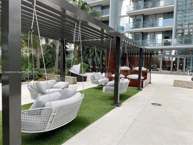 Building Photo - 88 SW 7th St