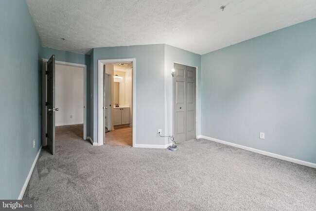 Building Photo - 2444 Blue Spring Ct