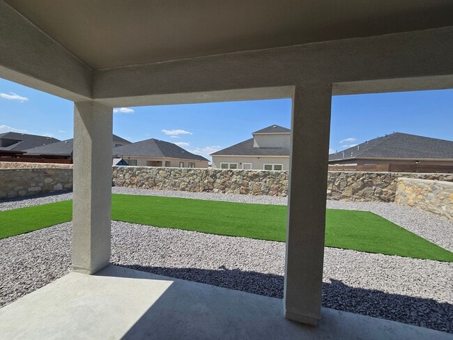 Building Photo - LUXURIOUS EASTSIDE HOME FOR RENT