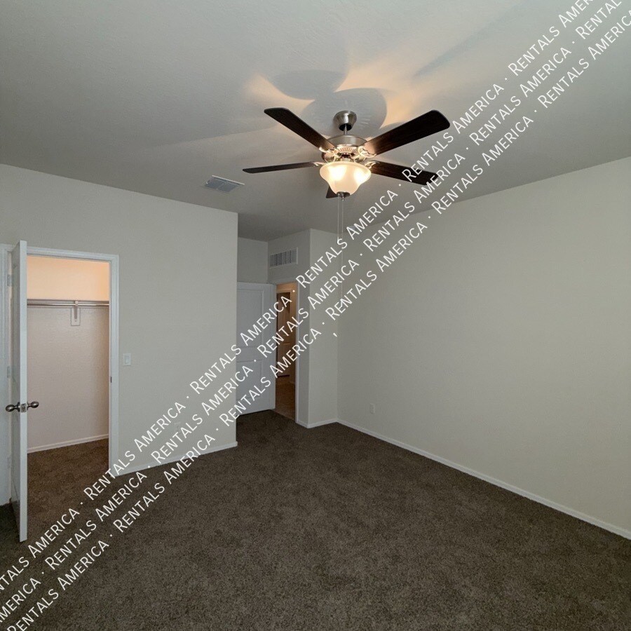 Building Photo - 1038 W Castle Ct