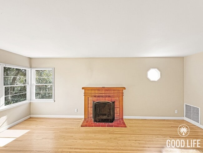 Building Photo - Charming 3-Bedroom Anaheim Home Featuring Private Backyard & 2 Car Garage