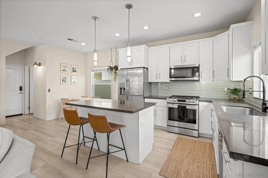 Kitchen - 1289 Donax Ave