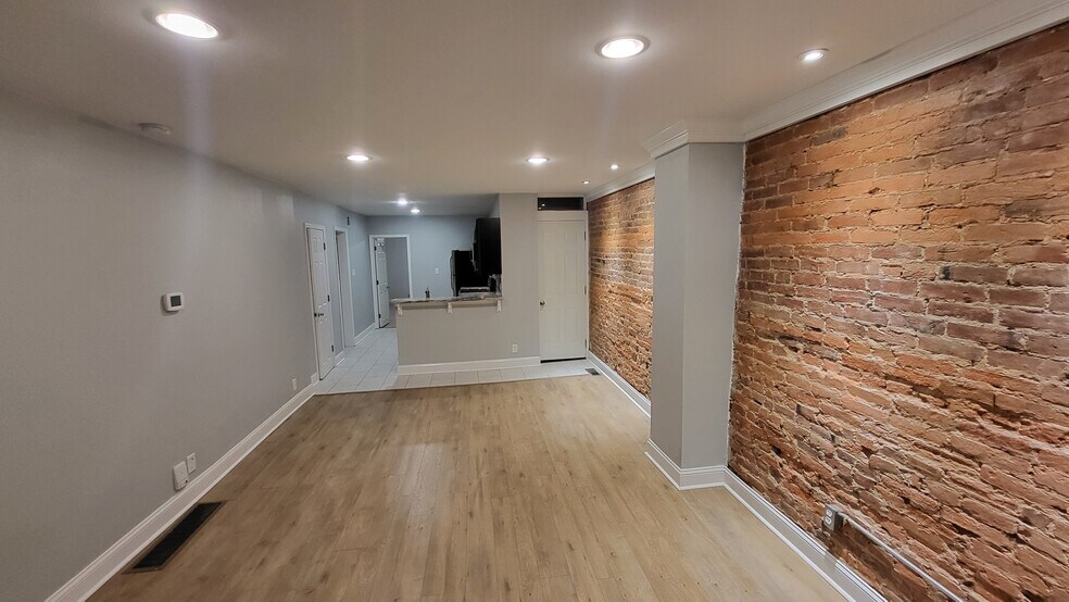 Living Room - 816 S 5th St