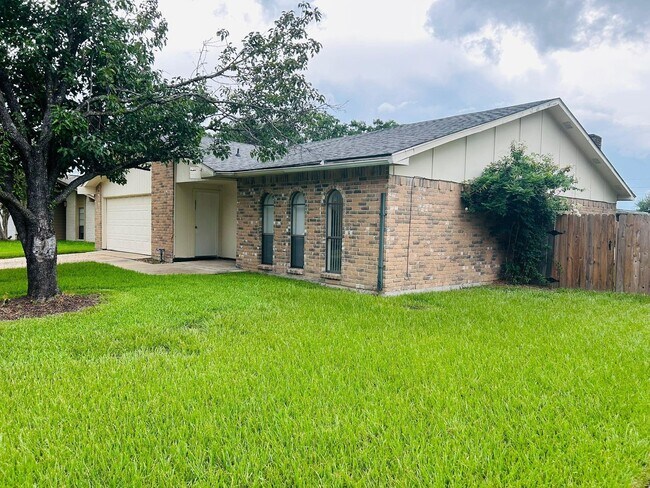 Building Photo - 16902 Castle Fraser Dr