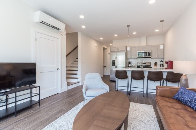 Building Photo - 133 Marcella St