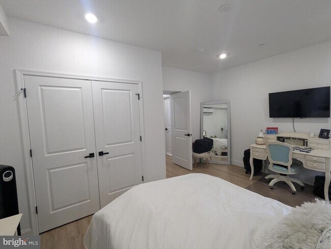 Building Photo - 2050 Fairmount Ave