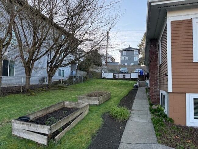 Building Photo - 3218 Rucker Ave