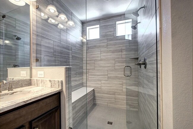 Building Photo - "Charming 2-Bedroom Retreat with 2 Full Baths and Spacious 1793 sq ft Layout in Castle Rock!"