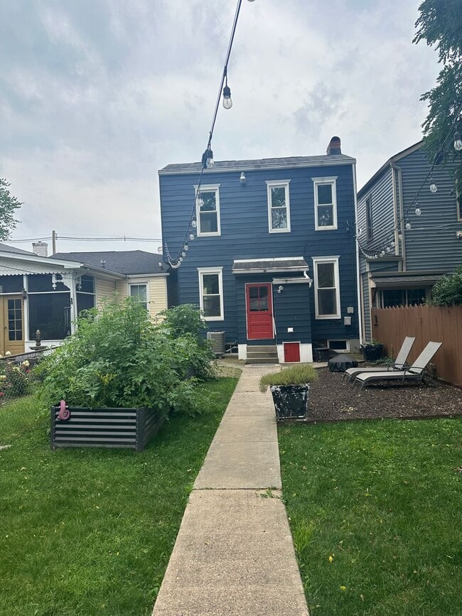 Building Photo - Charming 3BR/2.5BA Home For Rent in Highla...