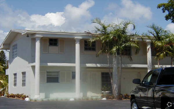 Building Photo - Middle River Apartments