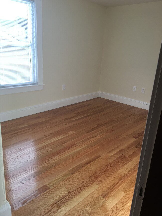 Building Photo - 58 Alma St