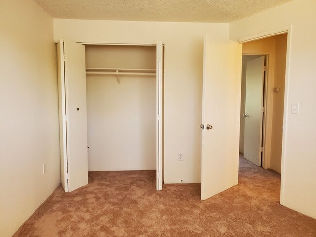 Building Photo - FG: 01010 E 35th