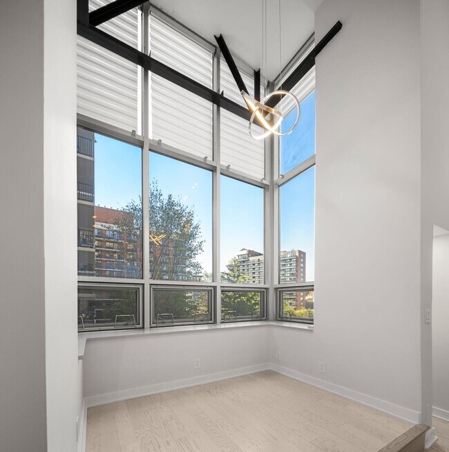 Building Photo - 689 Marin Blvd