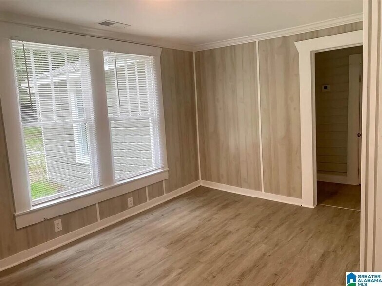 Building Photo - 917 School Terrace